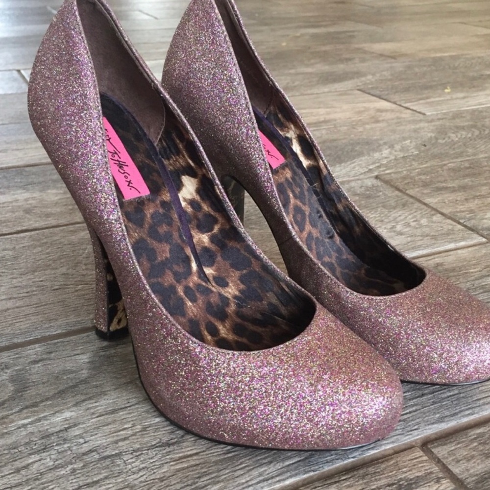 EUC Betsey Johnson Rose Glitter Platform Heels sz8
